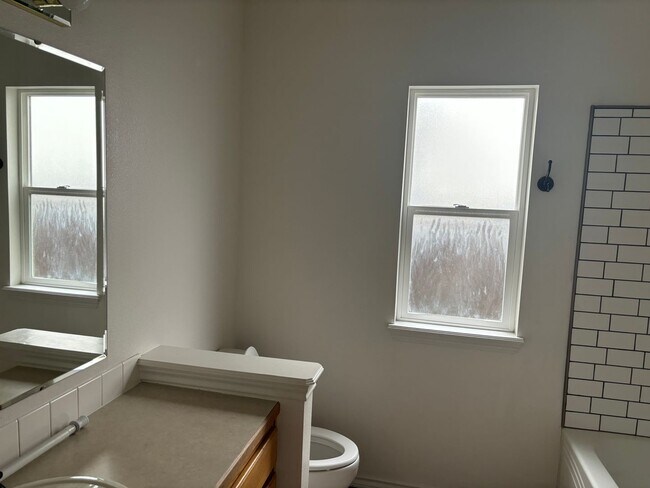 Building Photo - Single level Home on Culdesac!
