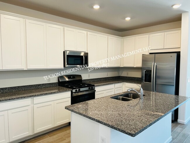 Building Photo - 13142 E Cembeline Ln