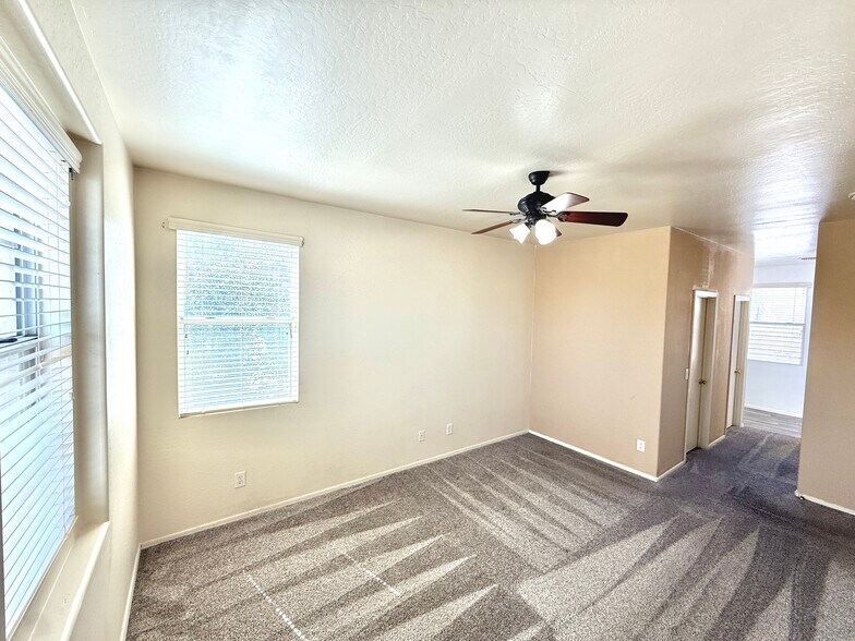 Building Photo - 5220 W Burton Dr