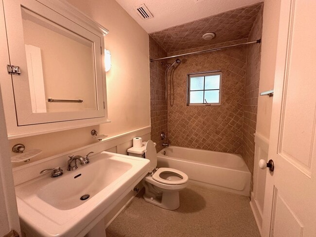 Building Photo - Coastal Retreat-Large 3/2-Must See