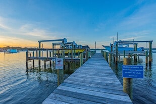 Building Photo - 810 Eglin Pky NE