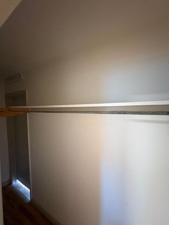 Building Photo - Newly Renovated 1 Bed 1 Bath Home
