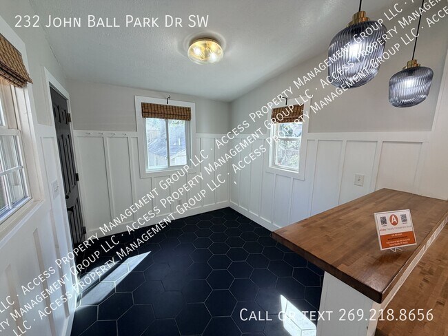 Building Photo - 232 John Ball Park Dr SW