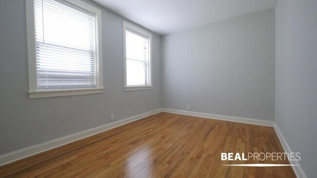 Building Photo - 1 bedroom in CHICAGO IL 60613