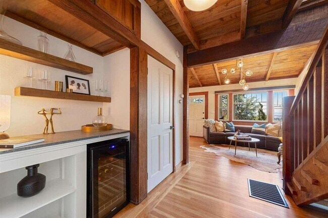 Building Photo - Beautiful Lincoln Heights Retreat W/ Chef’s Kitchen & Expansive Deck