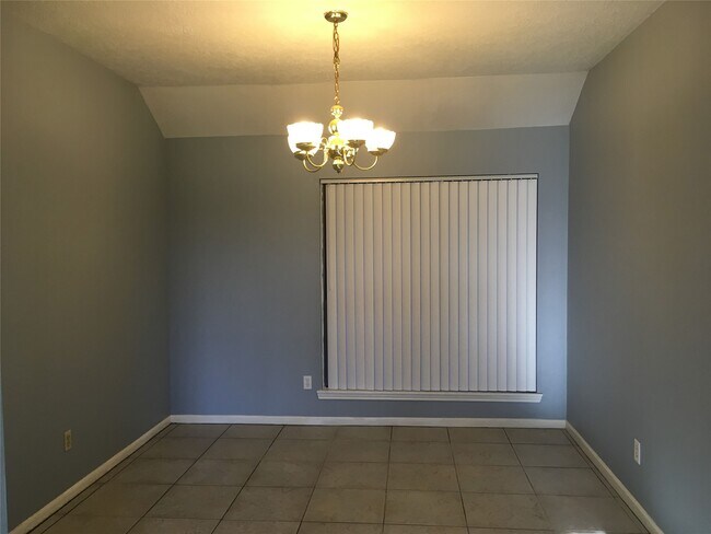 Building Photo - 2950 Glenn Lakes Ln