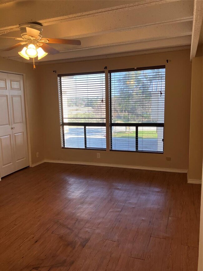 Building Photo - 5806 Circulo Dr