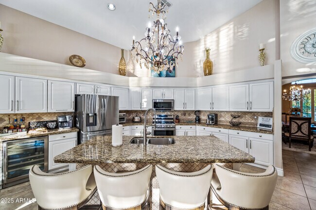 Building Photo - 1817 E Willow Tree Ct