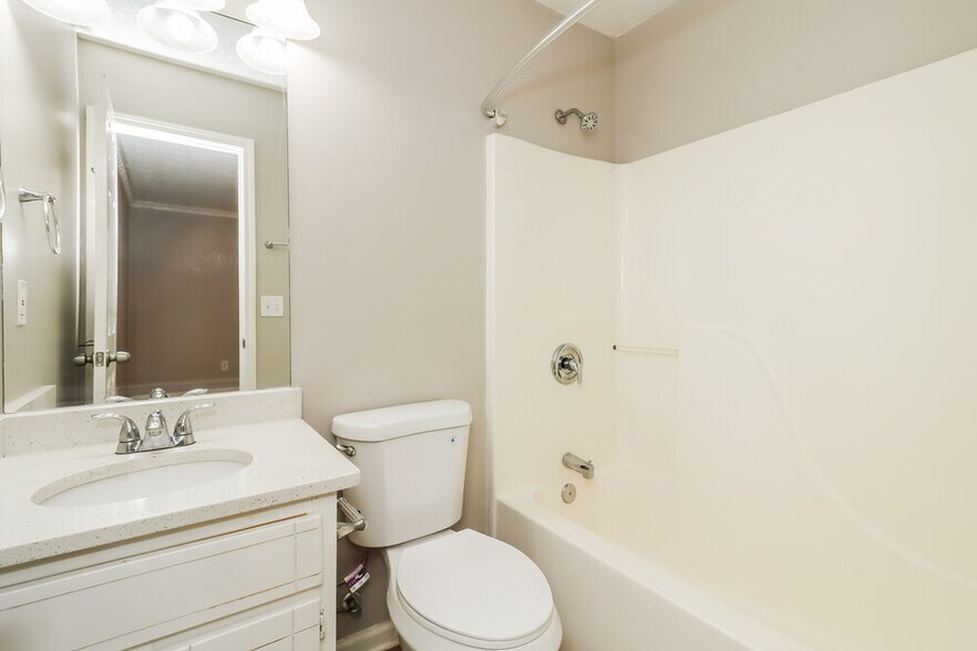 Building Photo - 110 Hunters Keep