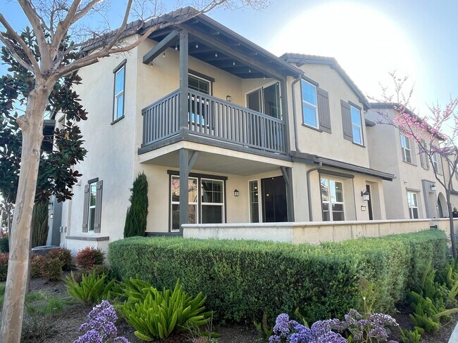 Building Photo - Spacious 3 bedroom, 3-bathroom condo for rent