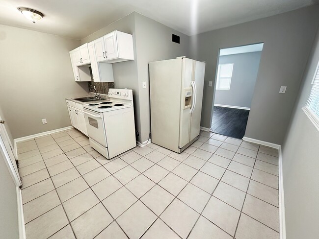 Building Photo - 3161 Brownlee Ave