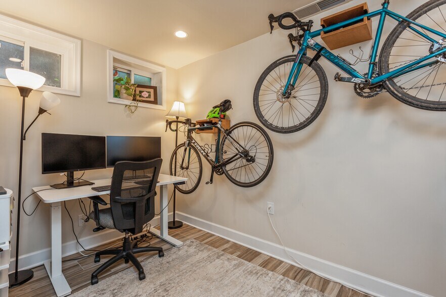 Building Photo - 304 Q St NW