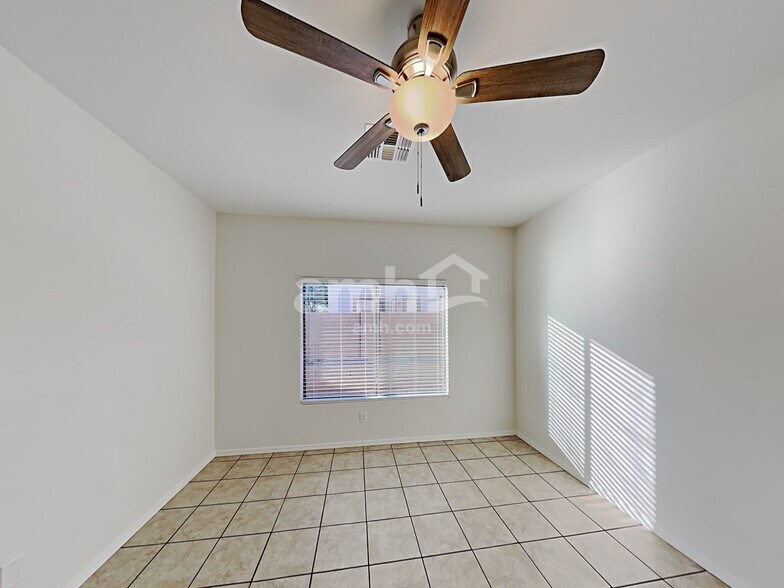 Building Photo - 124 E Calle Puente Azul