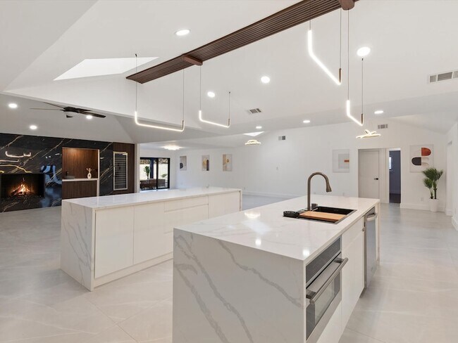 Building Photo - 4321 Cobblers Ln