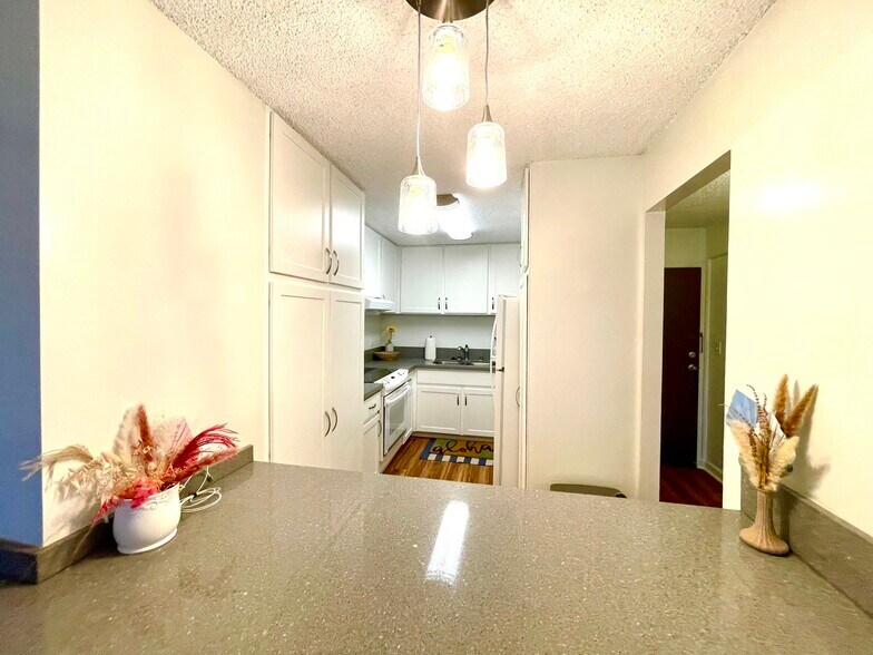 Building Photo - 303 Liliuokalani Ave