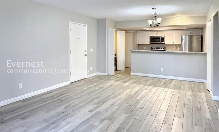 Building Photo - 1920 W Lindner Ave