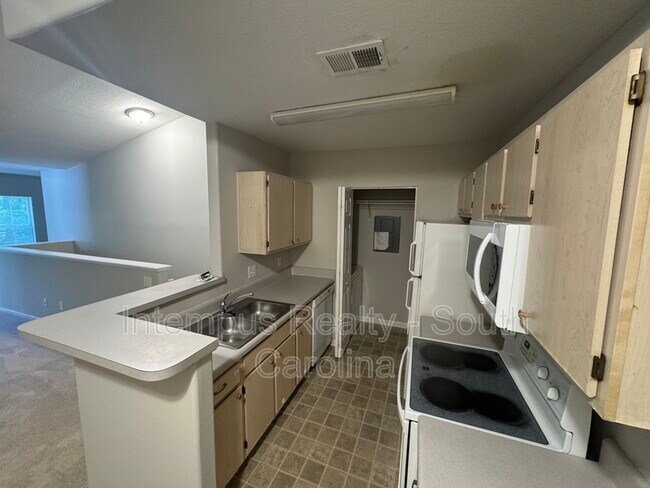 Building Photo - 897 Fording Island Rd