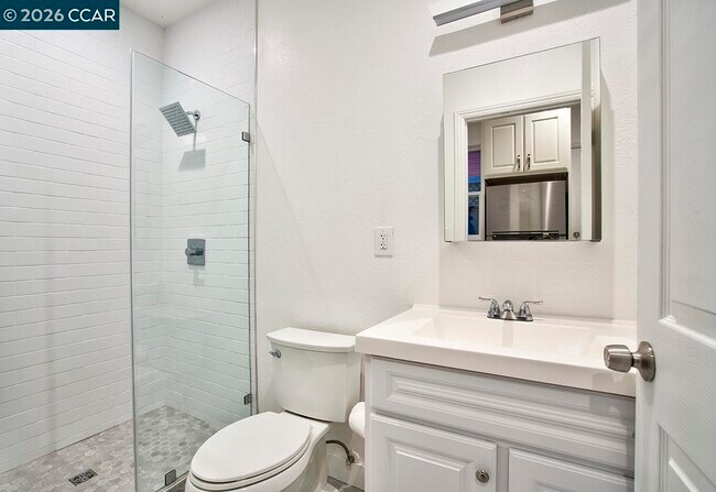 Building Photo - 1351 Eastshore Dr