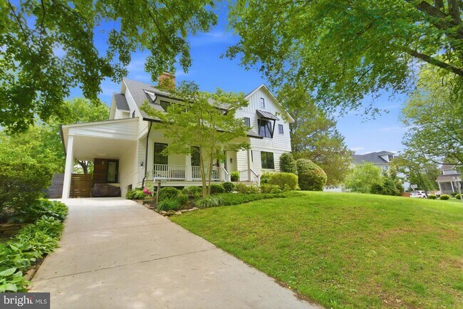 Building Photo - 1831 Opalocka Dr