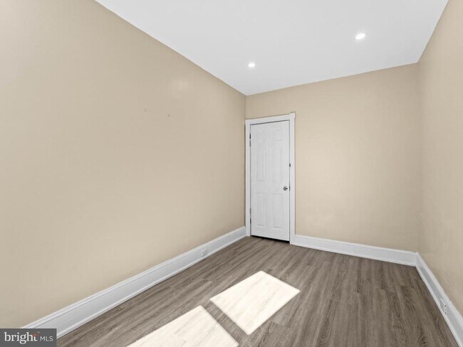 Building Photo - 1688 Fillmore St