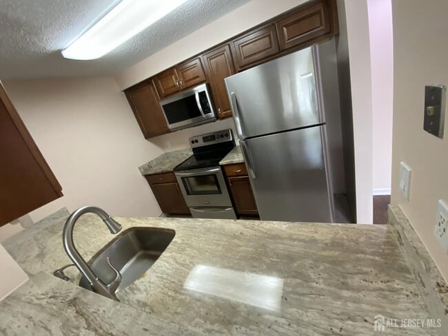 Building Photo - 9002 Tamarron Dr