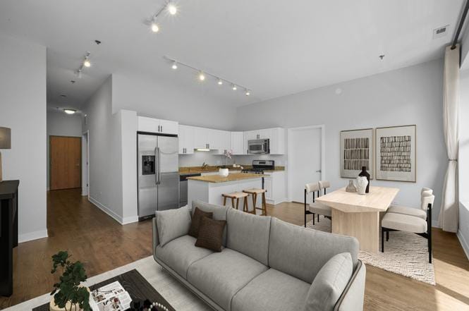 Building Photo - 2 S Leavitt St