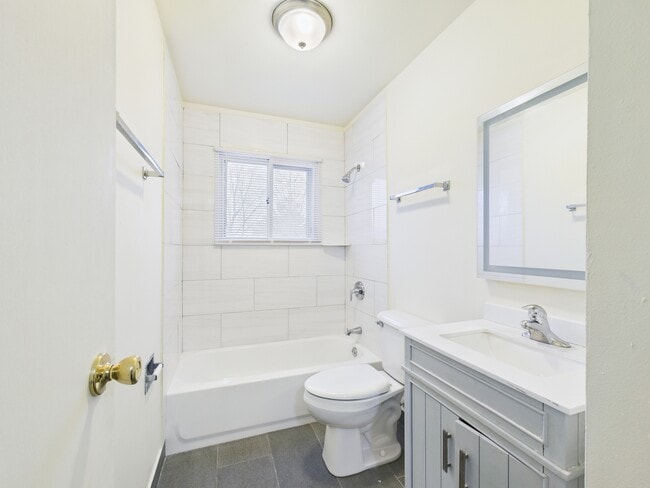 Building Photo - 17681 Country Club Ln
