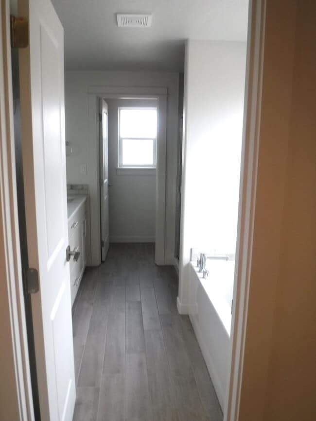 Building Photo - Beautiful newer 4 bed 3 bath home located HWY 55 in Horseshoe Bend.