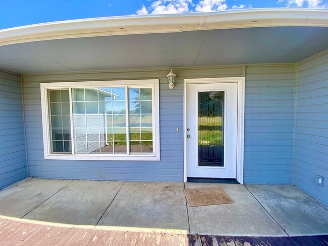 Building Photo - 3 Bedroom Home in Rural West Valley