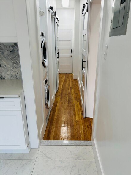 Building Photo - 150 E 32nd St