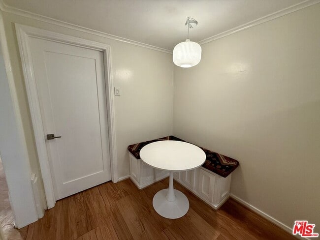 Building Photo - 1926 Hillcrest Rd