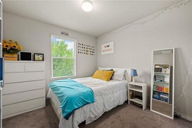 Building Photo - 5308 Golden Canary Ln