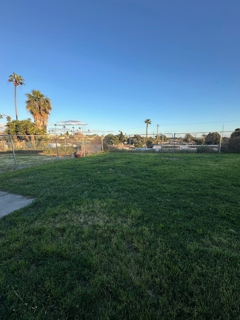 Spacious Backyard - 162 E Paisley St