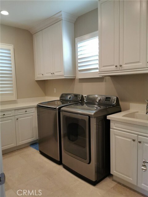 Building Photo - 16 Branding Iron