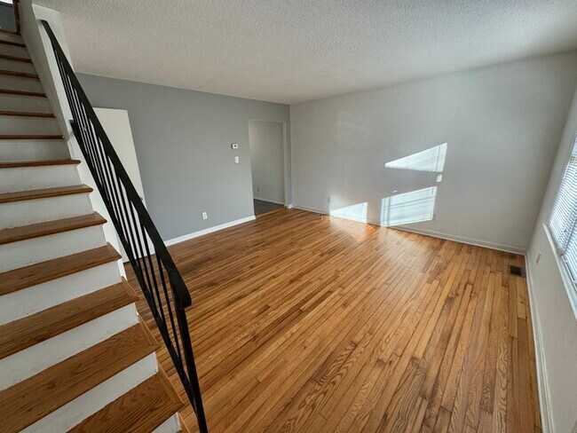 Building Photo - 3818 Lupton Cir