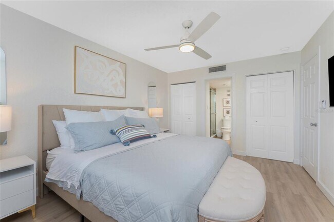 Building Photo - 1500 Park Beach Cir