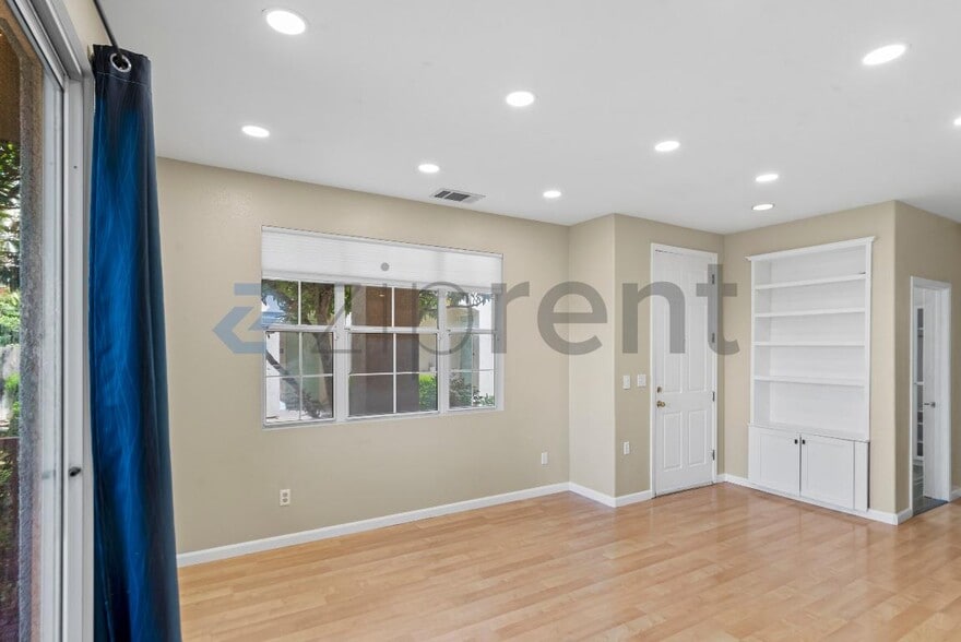 Building Photo - 916 Del Avion Ln