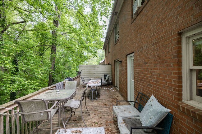 Building Photo - Awesome 5-Points corner Condo!