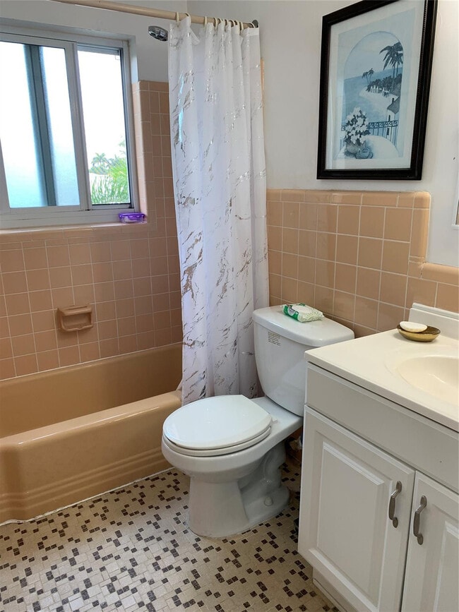 Building Photo - 3205 SE 7th St