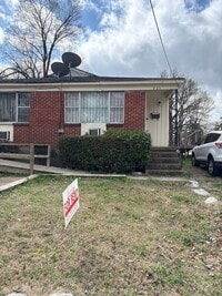 Building Photo - Freshly Renovated 2-bedroom 1 bath duplex