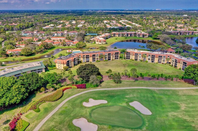 Building Photo - 5390 Woodland Lakes Dr