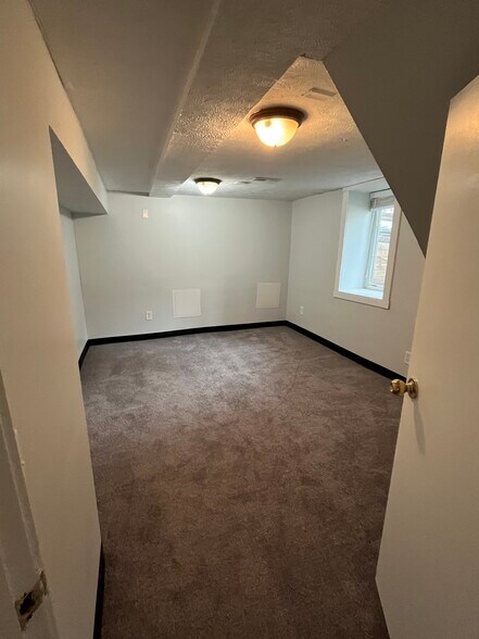 Building Photo - 430 N 25th St