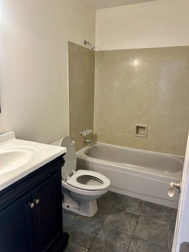 Building Photo - House 3 Bedroom,2 Bath On Lake Ramsey Rd