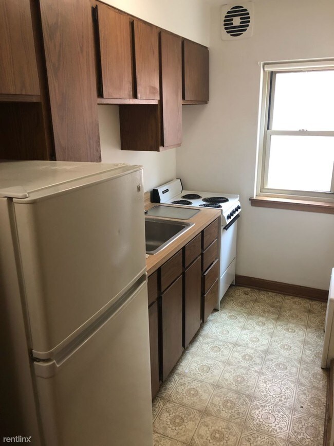 Building Photo - 4215 W Martin Dr