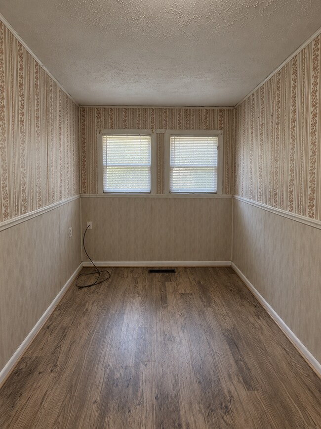 Building Photo - 721 W Della St