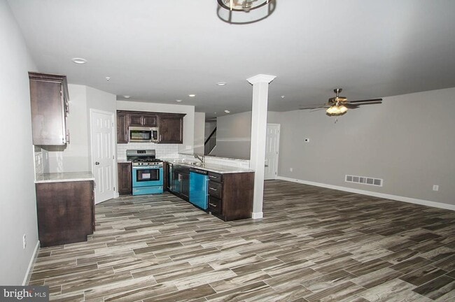 Building Photo - 515 Elm St