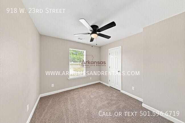 Building Photo - 918 W 23rd St