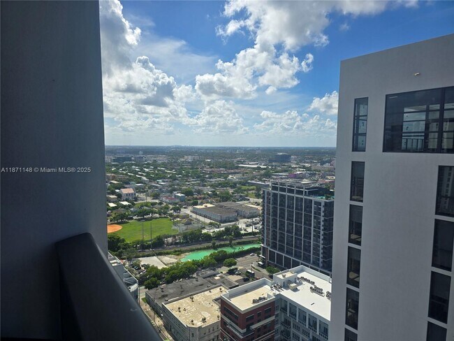 Building Photo - 1600 NE 1st Ave