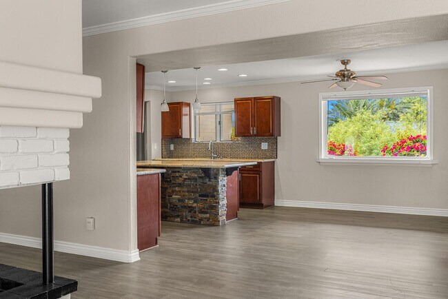 Building Photo - 6724 N 58th Pl