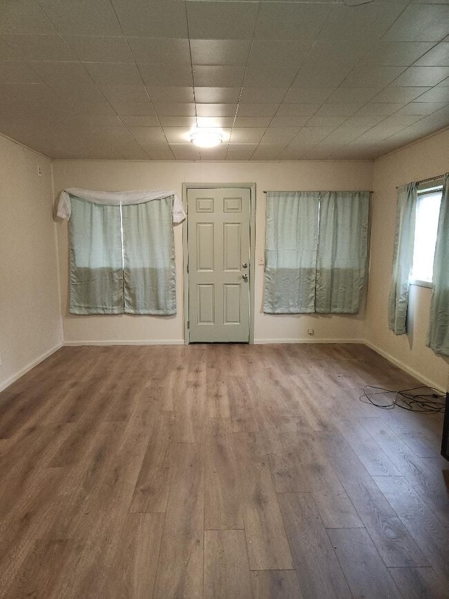 Building Photo - 2 bedroom 1 bath home